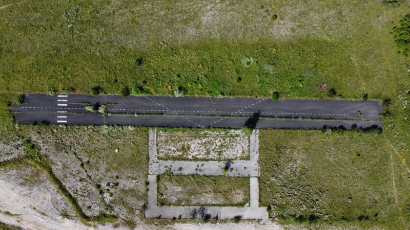 Vue aérienne au drone — ancienne piste